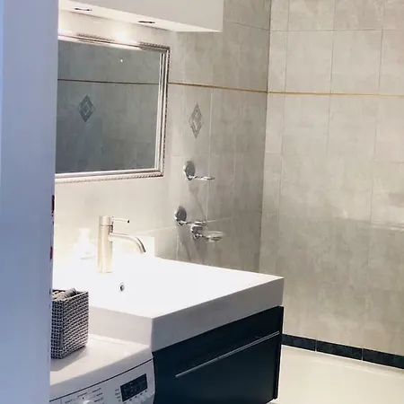 Appartamento Centrale Apartment *